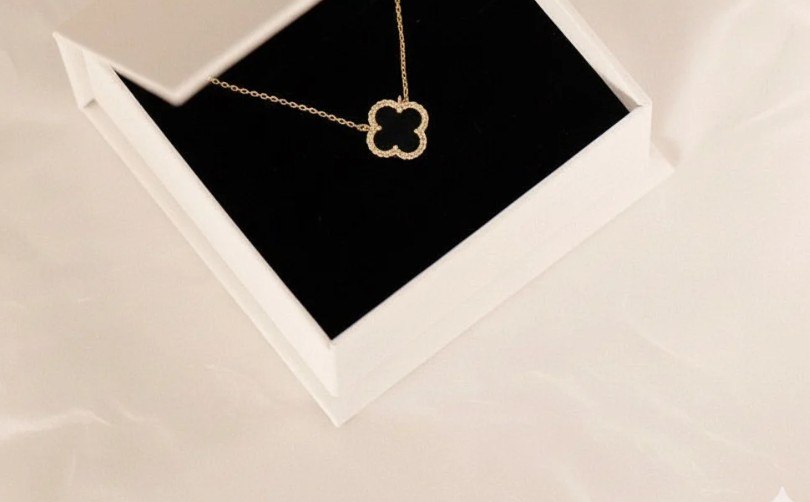LORA CLOVER KETTEN SCHMUCK
